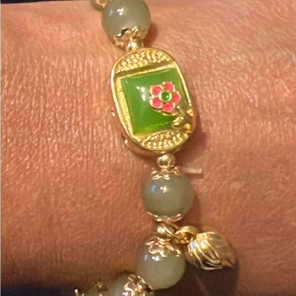 Elegant Green and Gold Bracelet